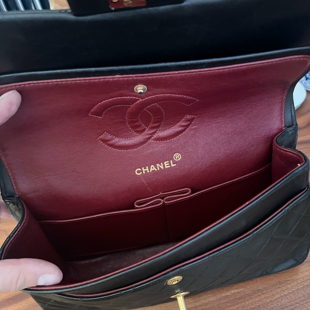 Chanel medium classic flap in lambskin - Picture 8 of 15